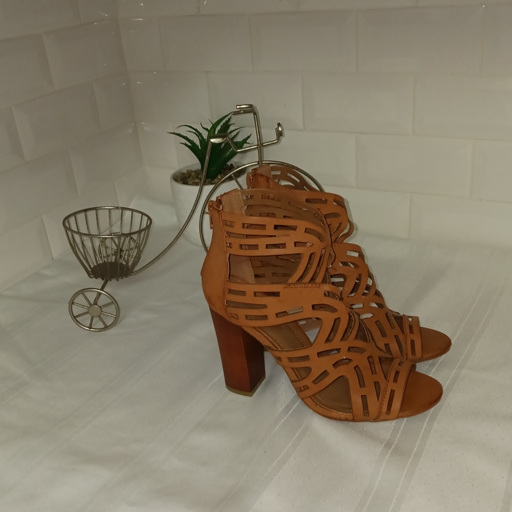 Bamboo Brown Leather Opened toed Sandals Size 7.5